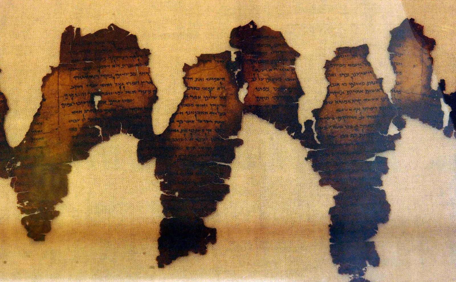 Dead Sea scrolls study raises new questions over texts' origins, Archaeology