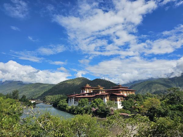 Punakha Dzong in Bhutan: The Palace of Great Happiness thumbnail