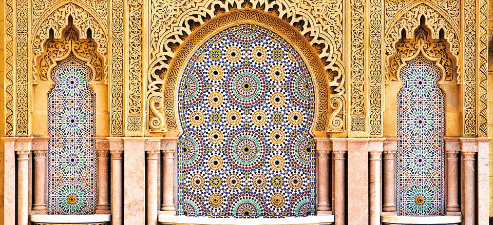  Traditional tile decoration in Morocco 