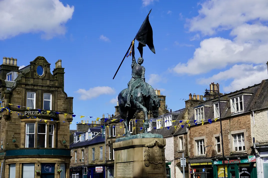 Hawick statue of rider waving the flag