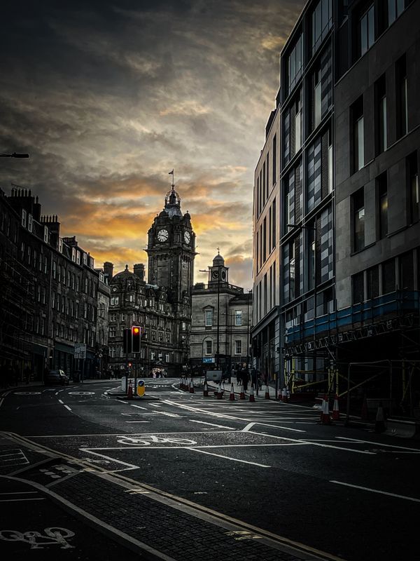 View of the Balmoral Hotel in Edinburgh, Scotland thumbnail