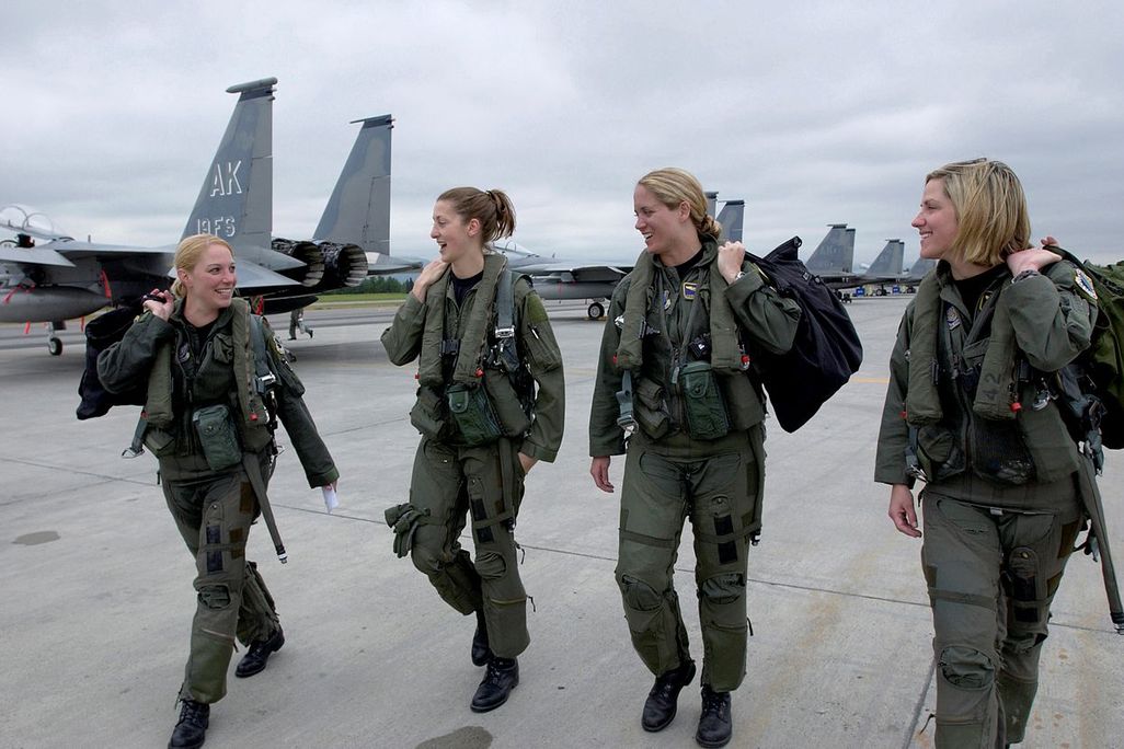 F-15_Eagle_female_pilots,_3rd_Wing.jpg