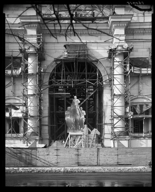 wooden mock-up of statue, 1932