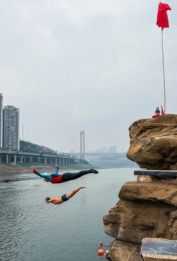 Flying Moments in Chongqing thumbnail