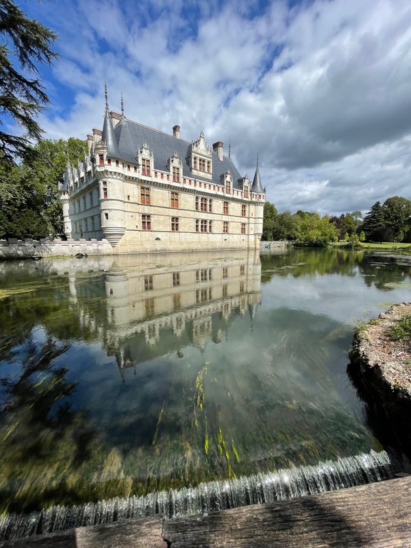Reflection of Château d'Azay-le-Rideau thumbnail