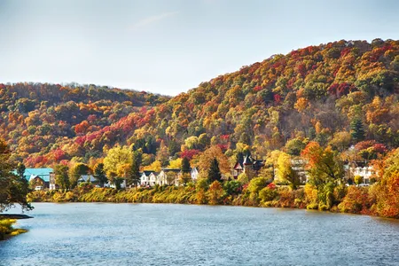 While no prediction tool is 100 percent accurate, experts have developed interactive maps to guide your leaf-peeping activities.