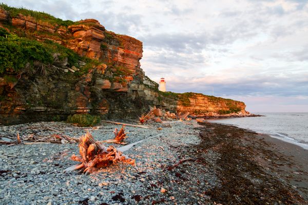 Remote Île aux Perroquets at sunrise thumbnail