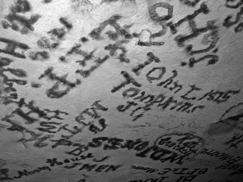 Names ceiling Mammoth Cave