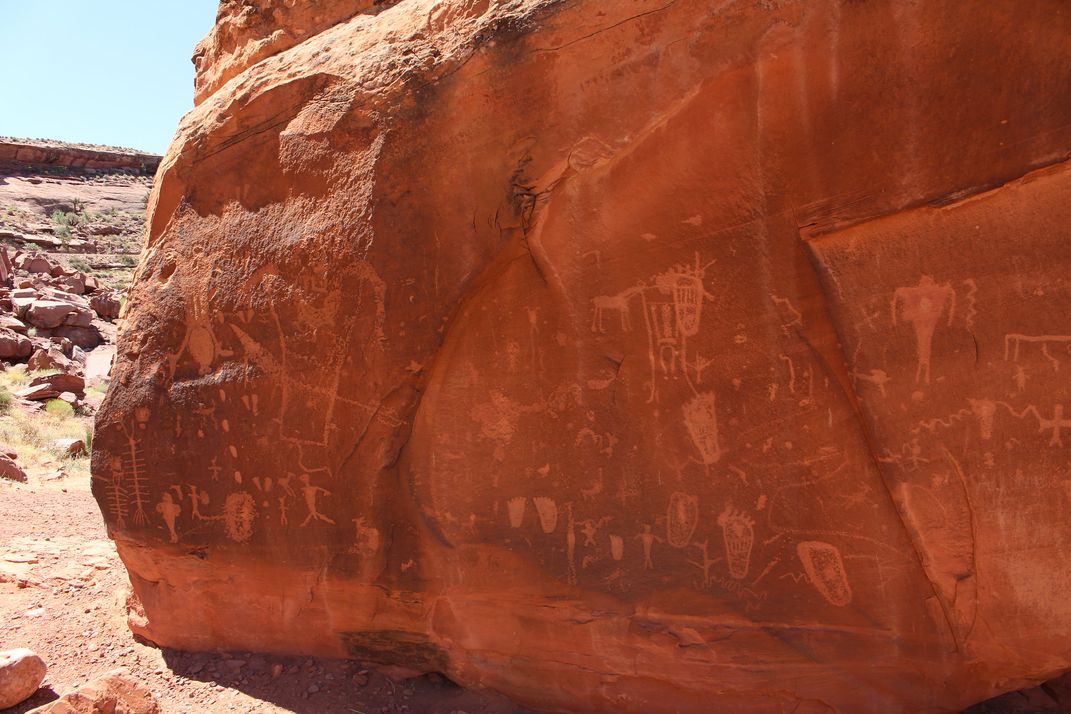 Birth scene and other petroglyphs