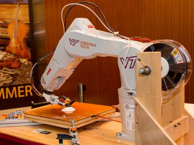 Virginia Tech, whose Institute for Creativity, Arts, and Technology (ICAT) was instrumental in bringing the festival to fruition, exhibited on Day 1 a cutting-edge robotic fabrication system.