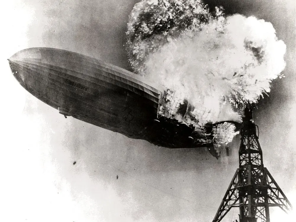 Hindenburg_burning.jpg