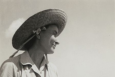 Harold Stein, [Georgia O’Keeffe on Leho‘ula Beach, near ‘Aleamai, Hāna, Maui], 1939, Gelatin silver print