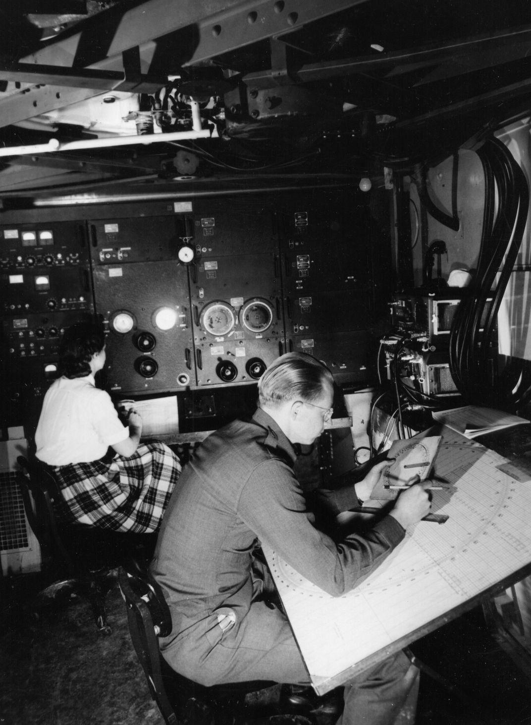 Radar officers monitor a hydrogen balloon’s real-time position to track wind speed and direction.