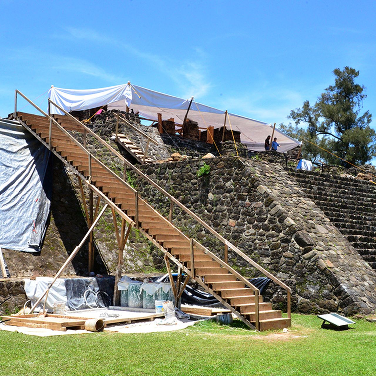 Aztec Pyramids Of War