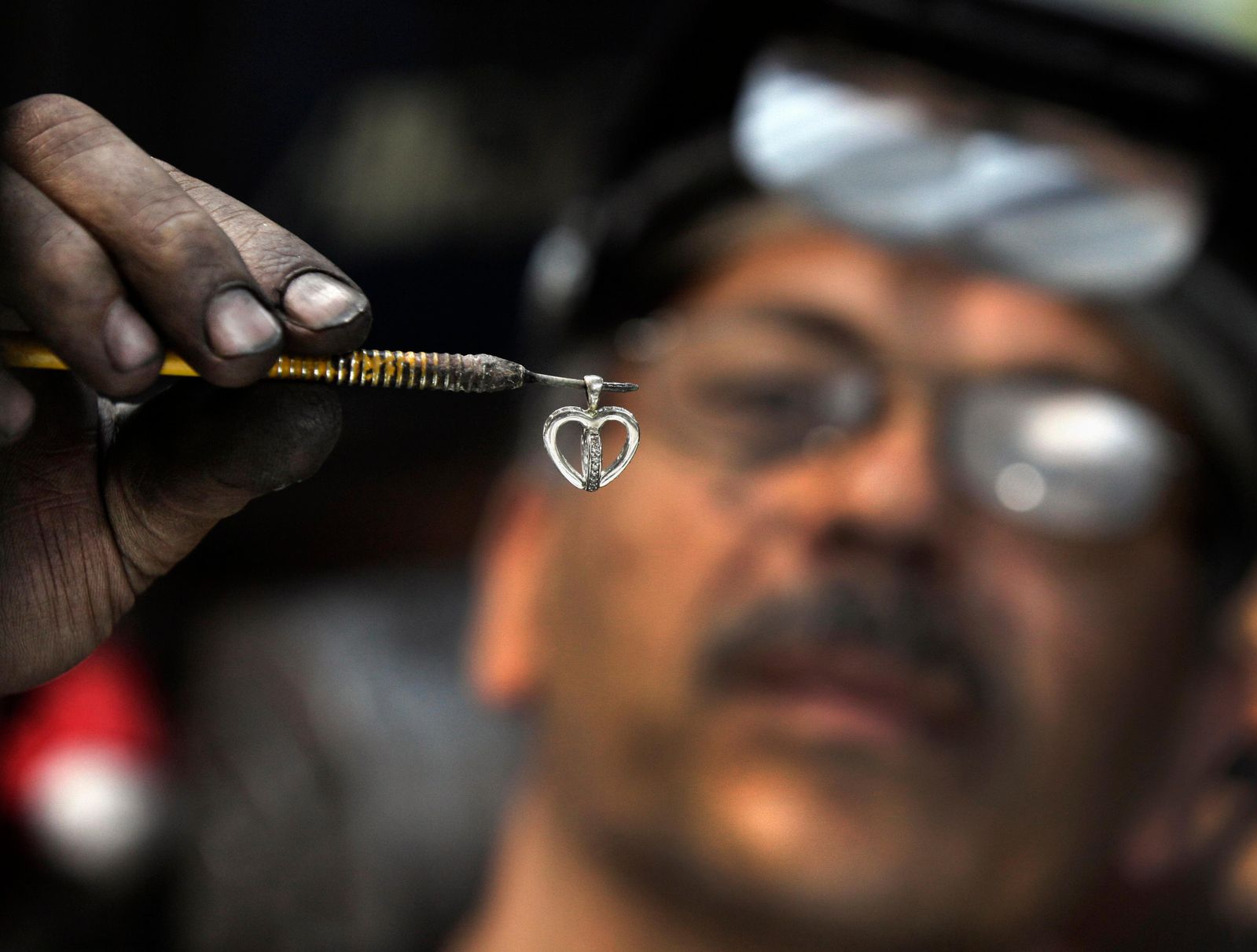 Turning Diamonds Into a Commodity to Be Traded - The New York Times