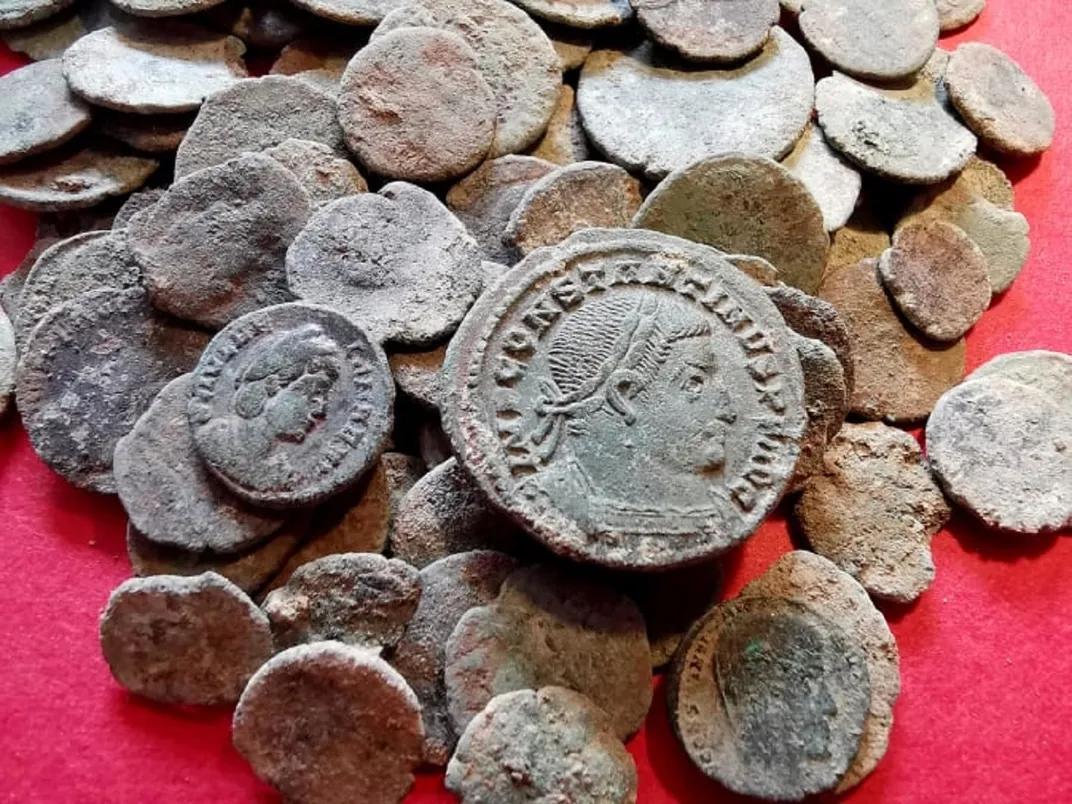 un montón de monedas romanas