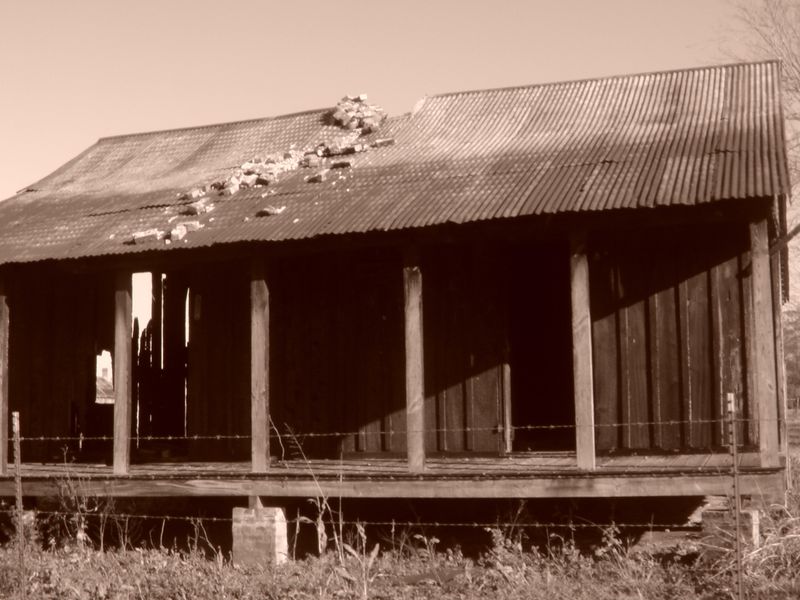 old slave house in Laurel Valley Plantation Smithsonian Photo Contest