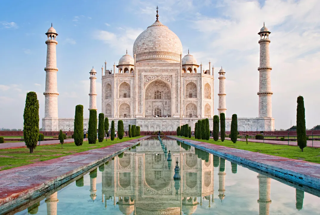 taj mahal in full moon