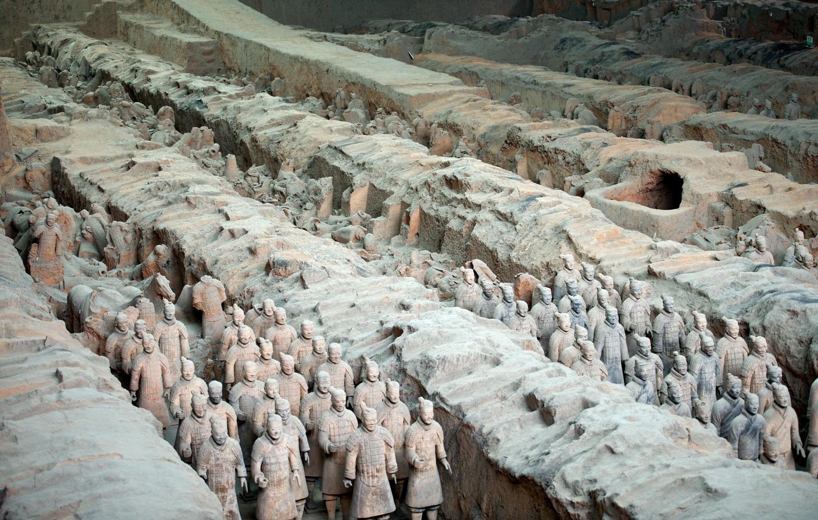 Archaeologists Excavate 200 More Chinese Terracotta Warriors | Smart News| Smithsonian Magazine