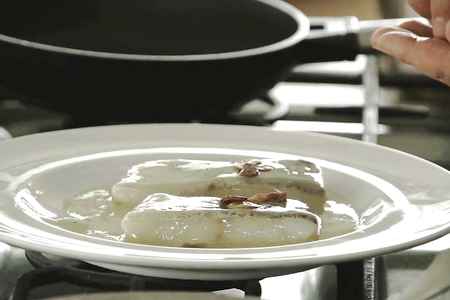 Today’s chefs are incorporating new ideas to prepare the creamy yellow-white sauce of the bakailaoa pil-pilean that is the hallmark of the Basque dish.