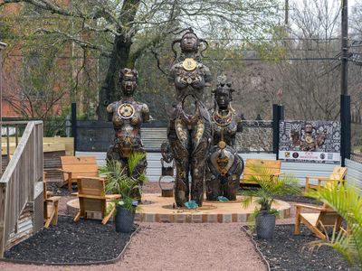 Michelle Browder&#39;s Mothers of Gynecology monument in Montgomery



