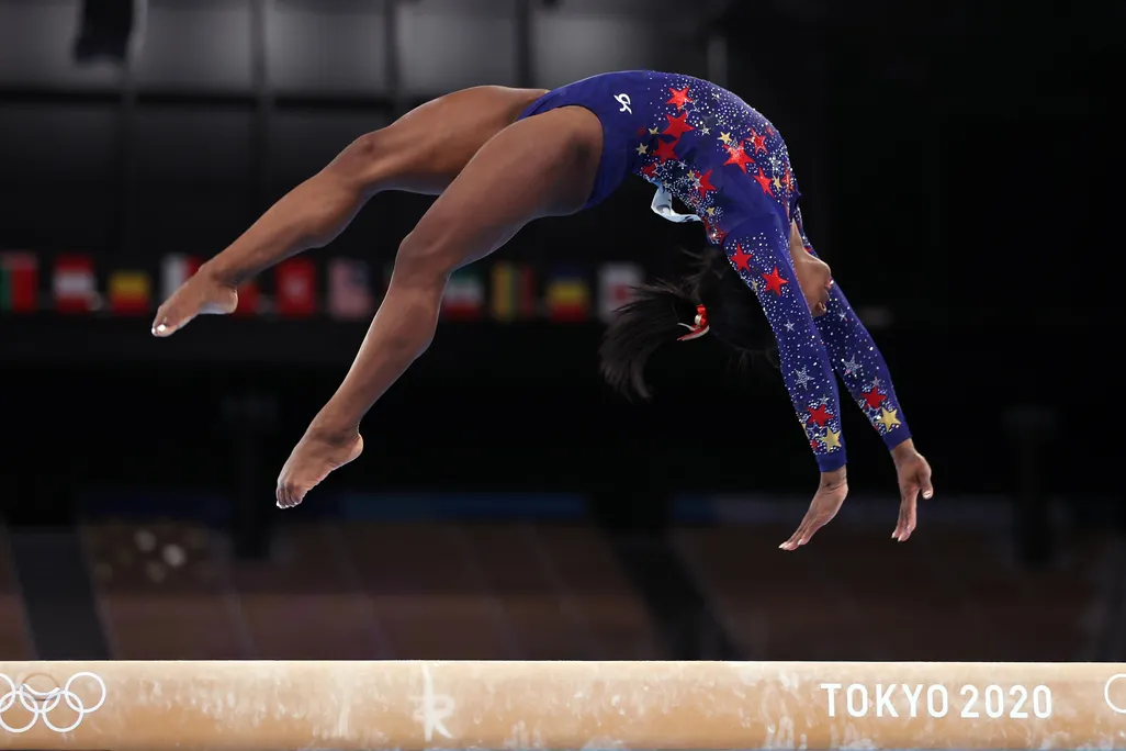 Simone Biles competes on the balance beam at the Tokyo 2020 Olympics