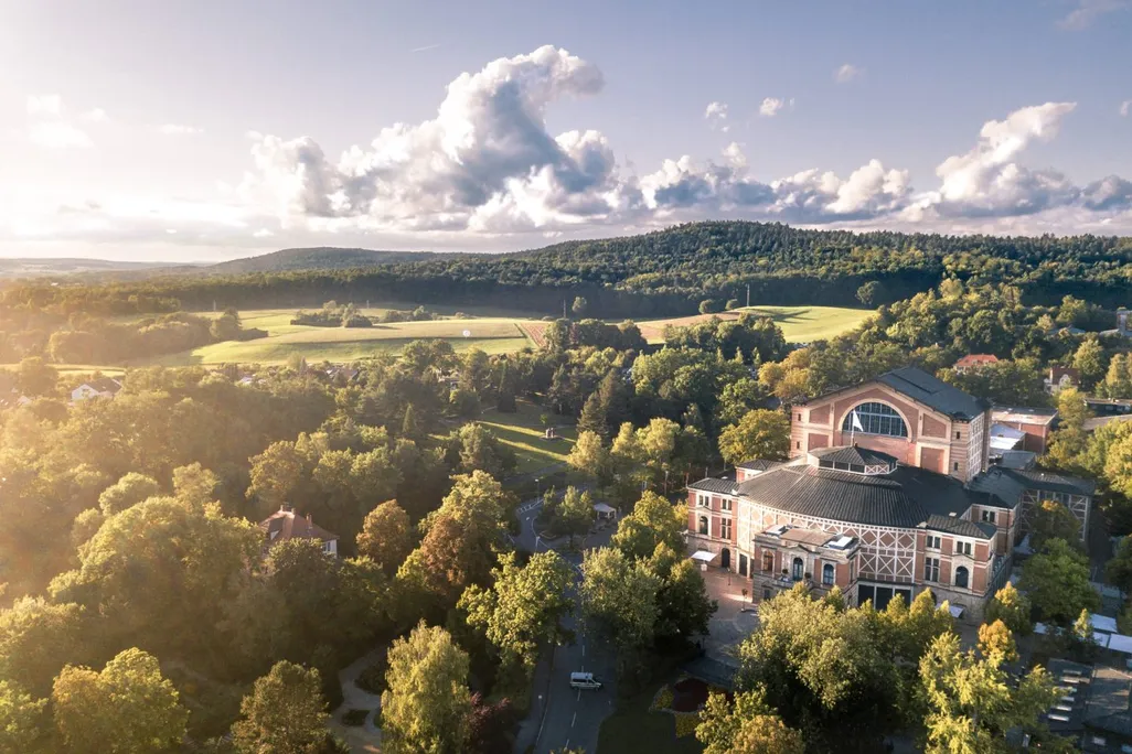 Droneshot-Festspielhaus-c-Corinna-Weih.jpg