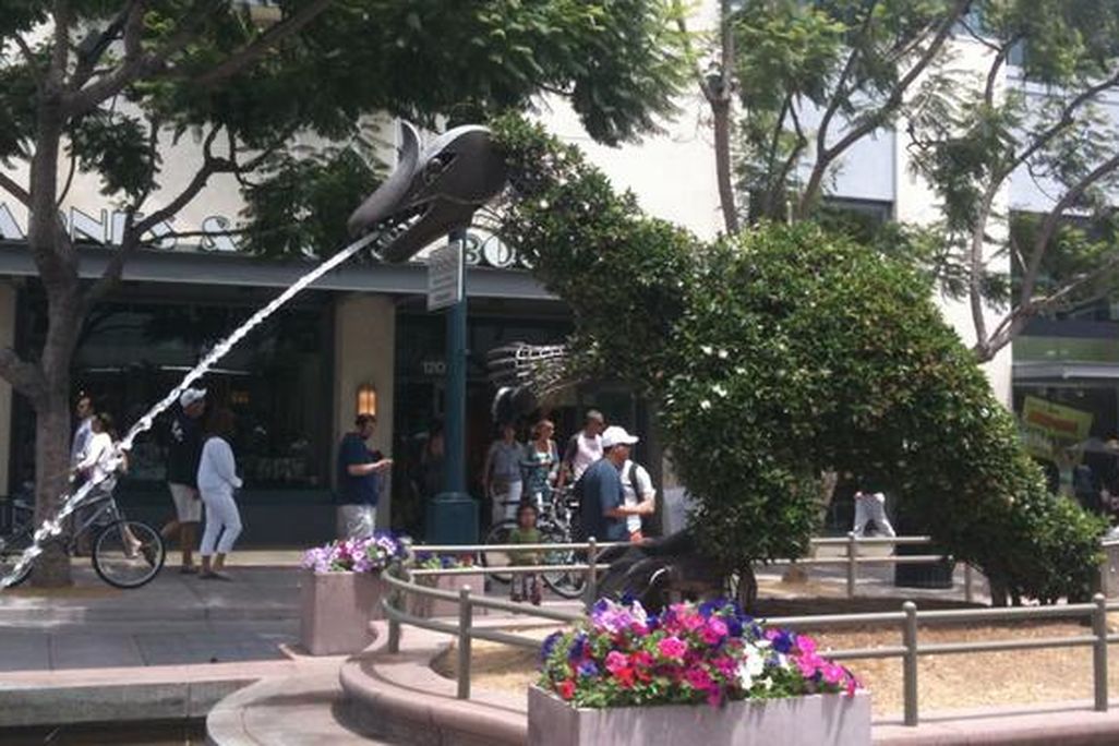 20110520083234santa-monica-dinosaur.jpg
