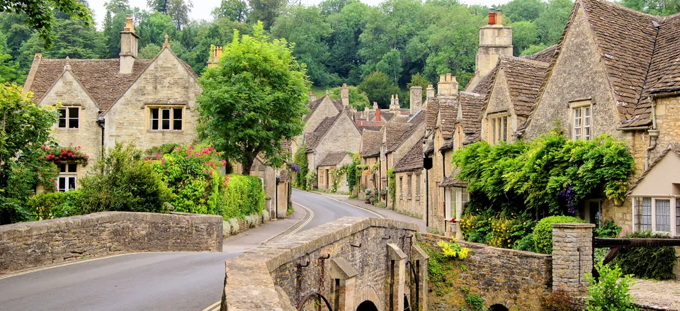  Typical village in the Cotswolds 