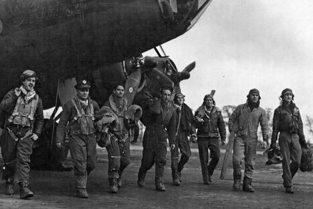 A B-17 crew in England finishes its last mission. 
