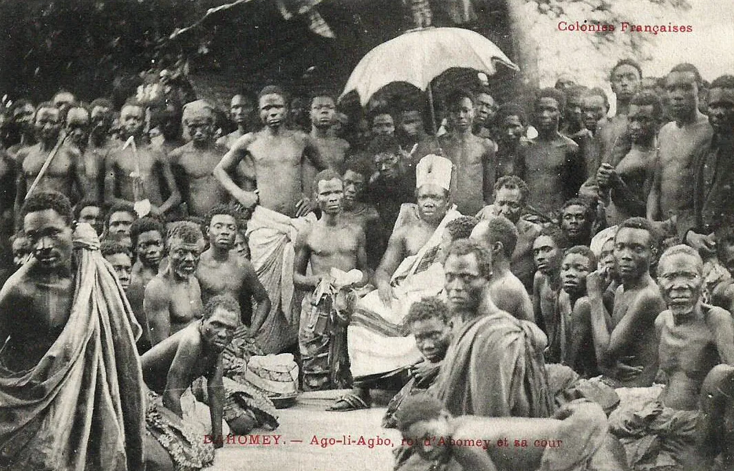 Agoli-Agbo (seated, center), a puppet king installed by the French in 1894