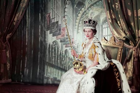 Elizabeth II&#39;s 1953 coronation portrait