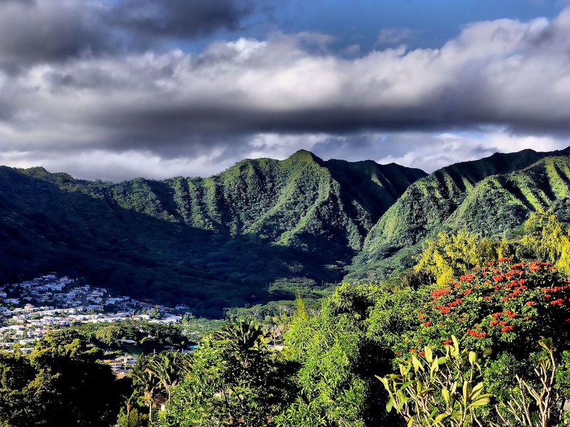 Manoa valley lies on the Southwestern leeward side of the island of O