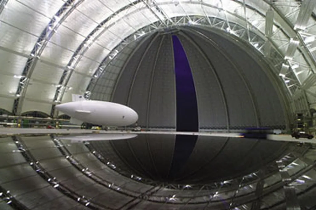 spy_blimp_388-sept07.jpg