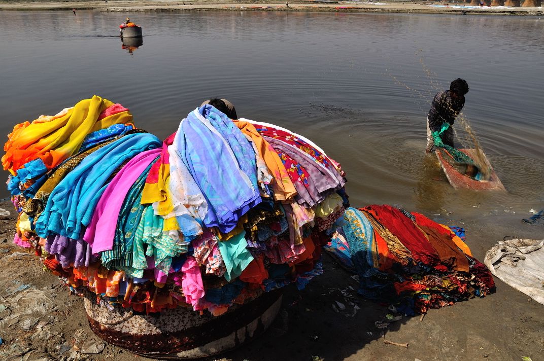 WASHERMEN | Smithsonian Photo Contest | Smithsonian Magazine