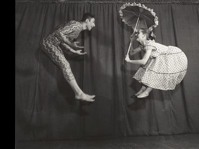 Roman Vishniac, [Dancers Emily Frankel and Mark Ryder, Vishniac Portrait Studio, New York], early 1950s. 
