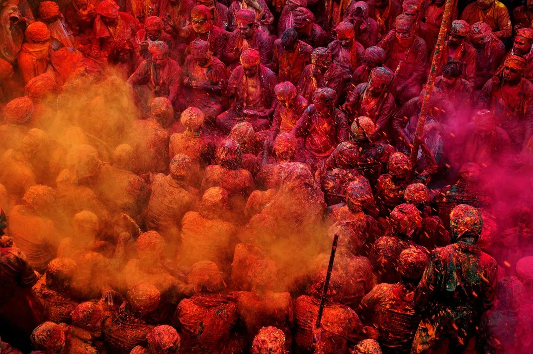 This video of a man making his way through a crowd has Indians