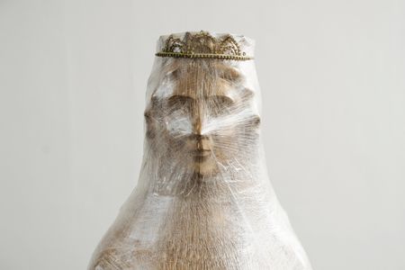 An object from Pepe  López's installation  "Crisálida" (2017), which will be showcased in the first exhibition organized by Ruya Maps.
 