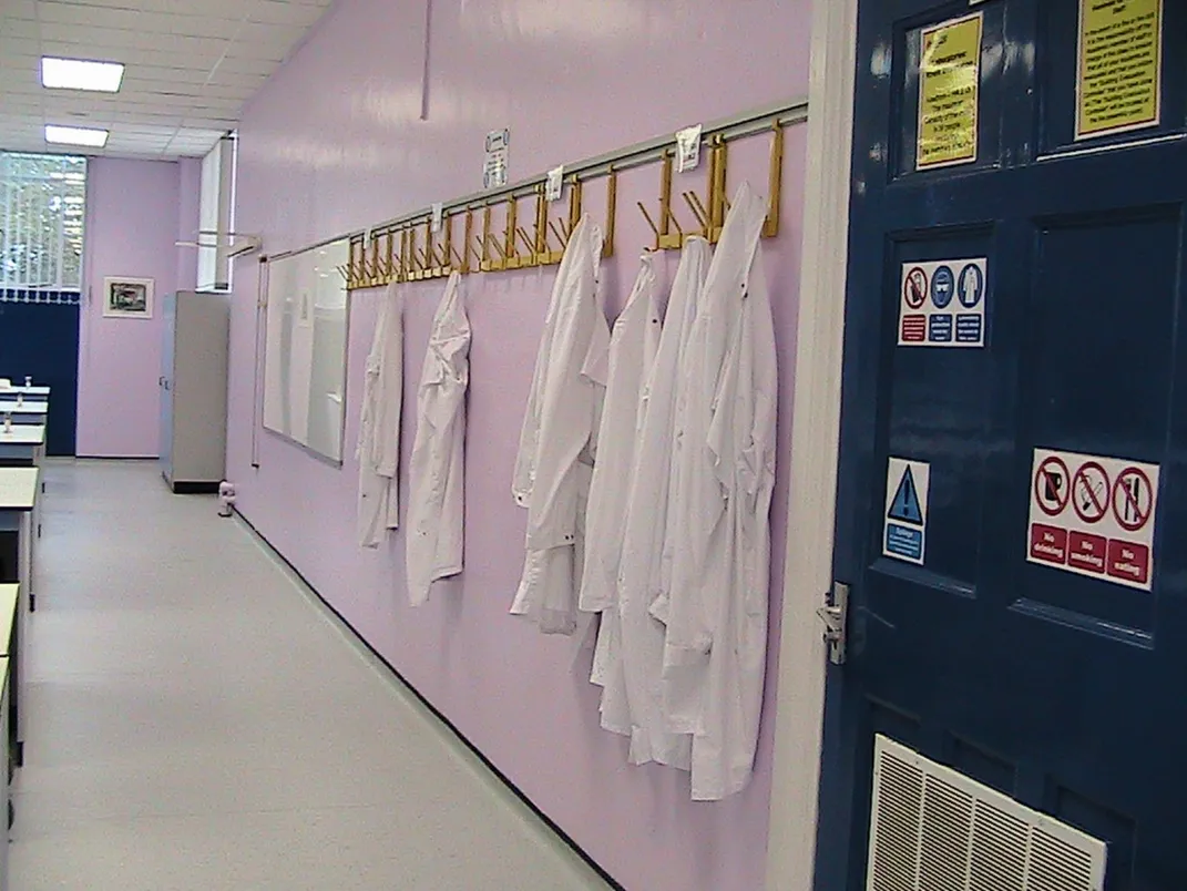 Does it matter within what kind of institution a researcher hangs her lab coat?
