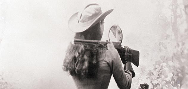 Annie Oakley shooting over her shoulder