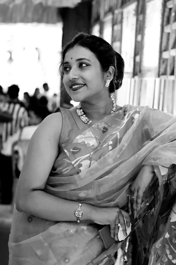 Clicked while pandal hopping in Kolkata on a festival Eve of Durgapuja thumbnail