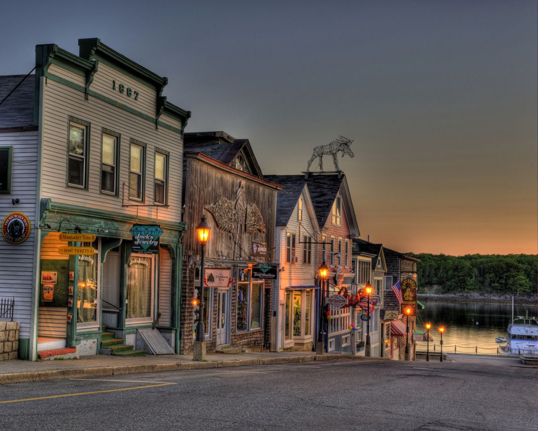 Maine new england. Англия Нью Гэмпшир дома. Харбор Англия. New England seafront Towns..