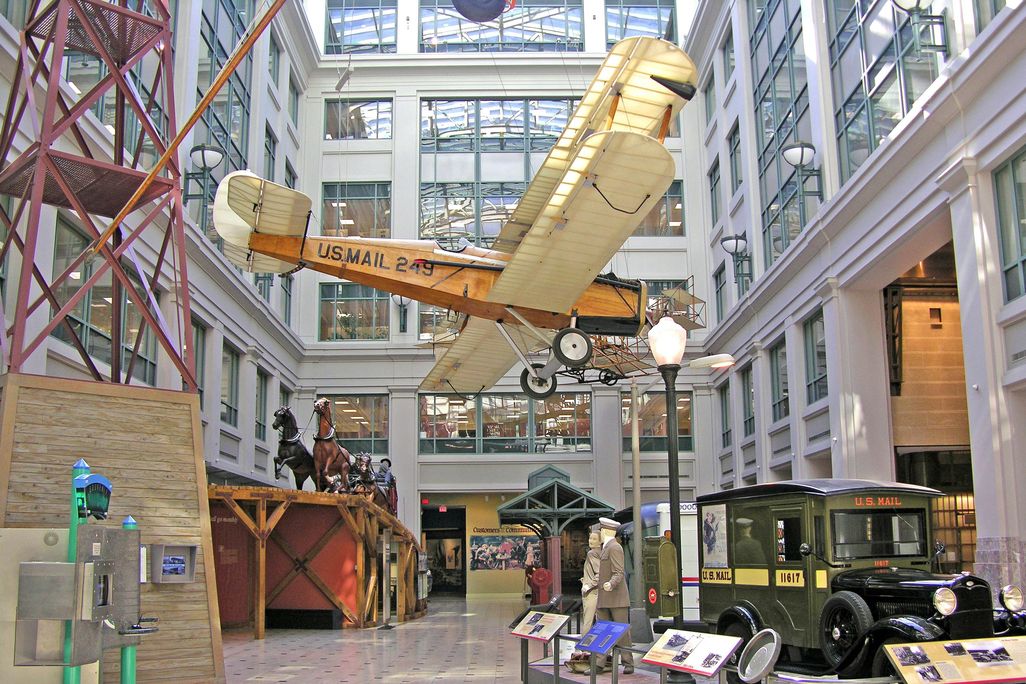 This de Havilland DH-4B, hanging at the National Postal Museum, was an airmail workhorse.