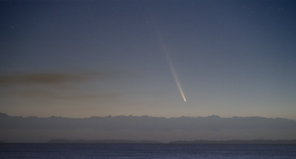comet shooting through the sky in New Zealand