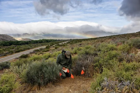 Jonathan Shapiro, a Vermont-based wilderness instructor and certified &ldquo;specialist&rdquo; tracker on the East Coast, during an evaluation in the California desert.