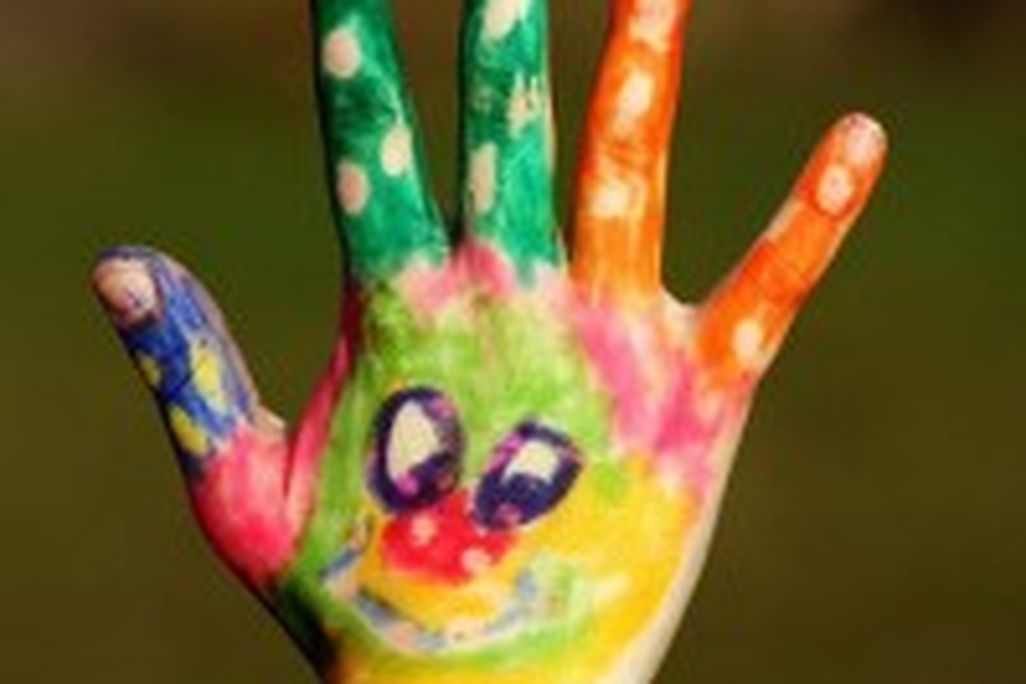 20110520102354hand-199x300.jpg