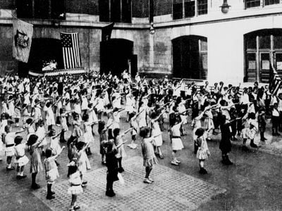 Children salute the American flag in 1915. 