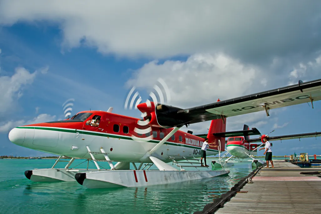 03C_SEP2014_MLEAirport4592_LIVE.jpg