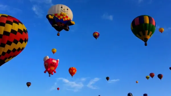 Preview thumbnail for Hot Air Balloons Light Up the Sky