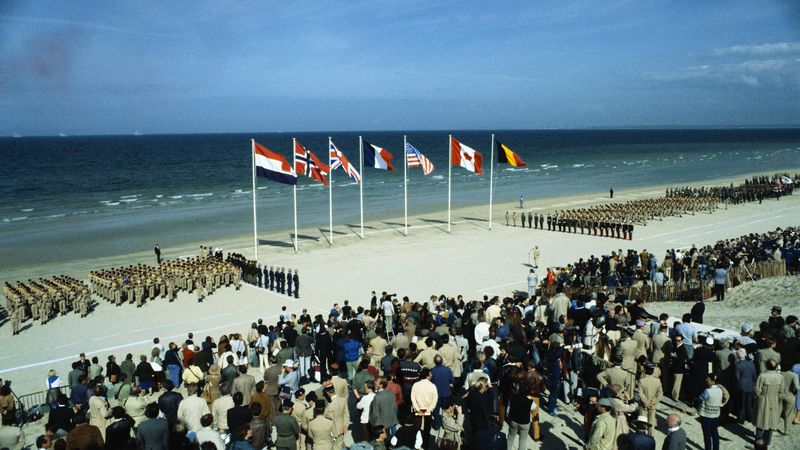 These Photos Capture the Poignancy of Past D-Day 